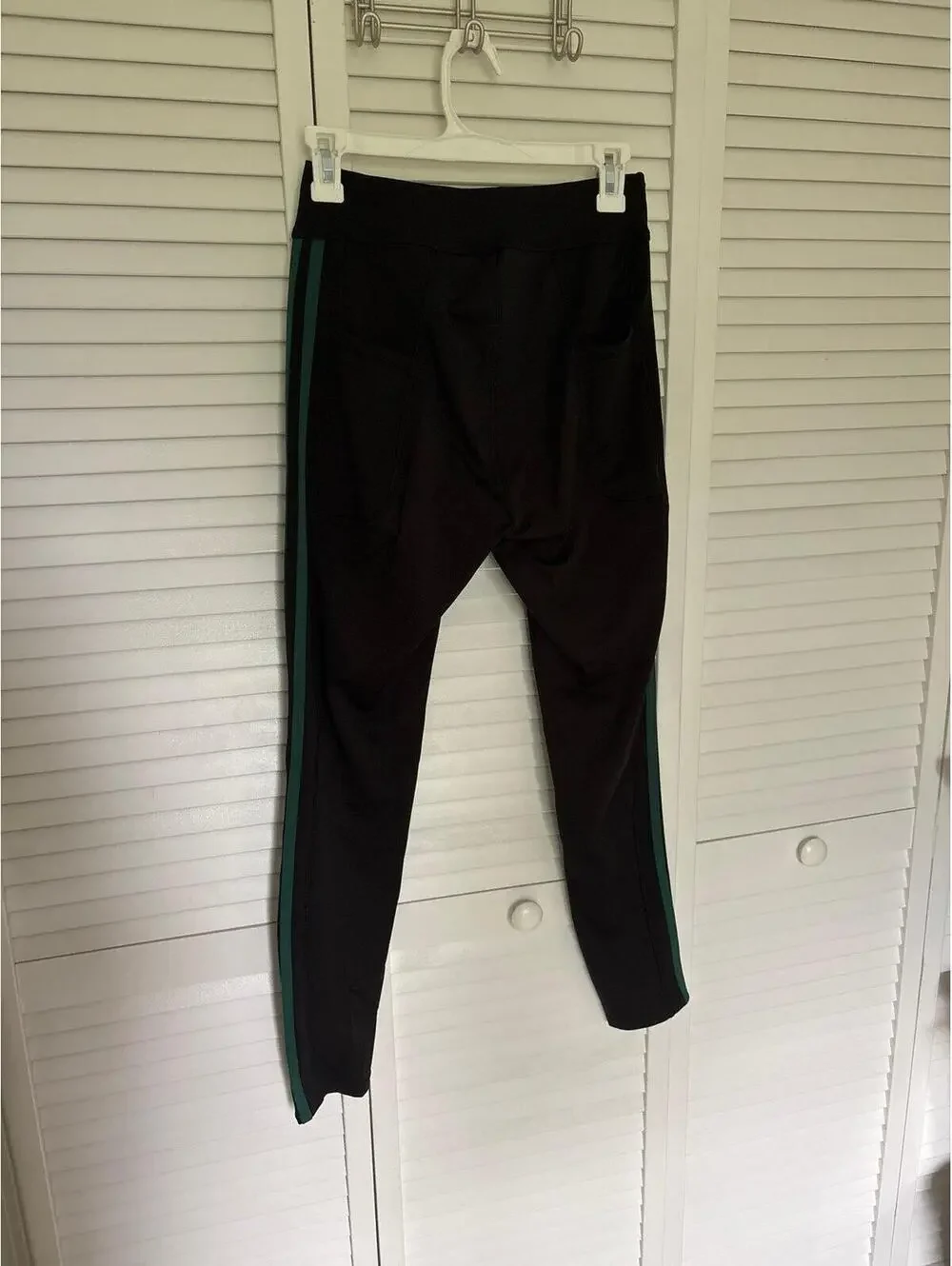 POP Fit Leggings with green side stripes Size Medium
